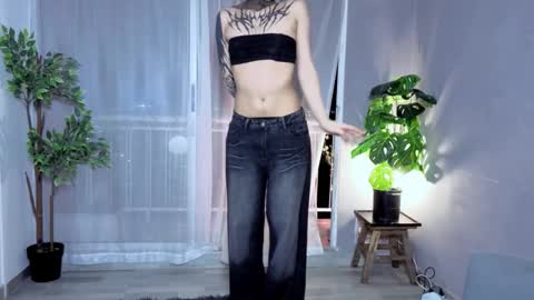 Julyane online show from September 2025 03:18:02 AM