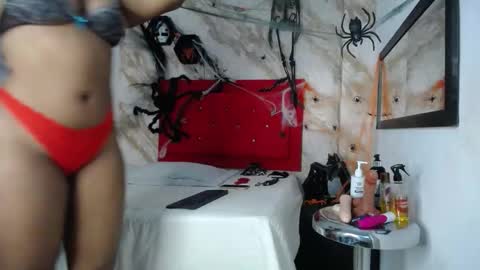 Snapshot of issa__love chatting on November 2025 12:49:01 PM issa online show from November 2025 12:49:01 PM