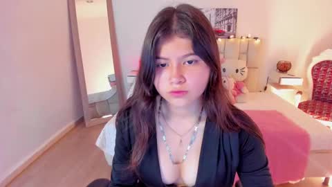 Snapshot of issa_loren chatting on November 2025 06:52:02 PM Issa online show from November 2025 06:52:02 PM