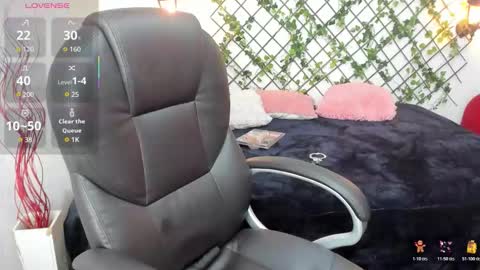 Snapshot of issa_nassar chatting on October 2025 02:24:01 PM Issa online show from October 2025 02:24:01 PM