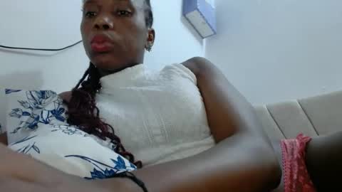 issabela_sweet online show from May 2026 05:05:02 AM