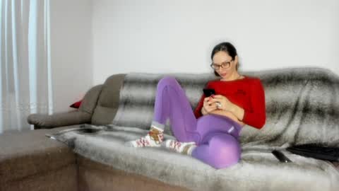 Issabelle online show from February 2025 11:01:02 AM