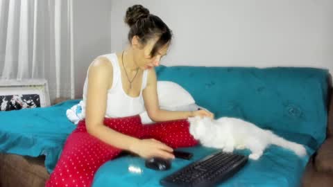 Issabelle online show from February 2025 05:30:01 AM