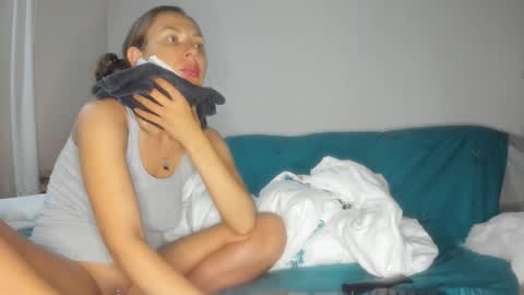 Issabelle online show from September 2025 05:40:01 AM