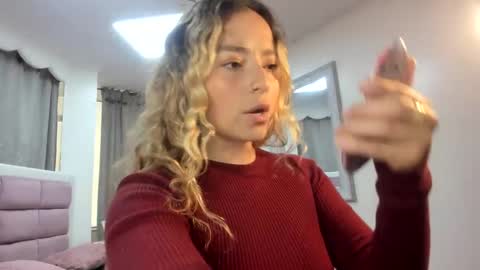 issadorajames online show from November 2025 02:37:02 PM