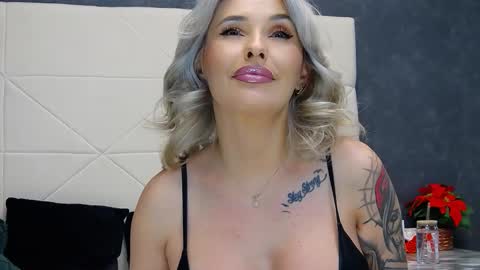 Snapshot of issasmyth chatting on January 2026 04:09:02 PM IssaSmyth online show from January 2026 04:09:02 PM