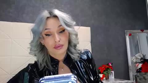 IssaSmyth online show from April 2026 06:50:02 AM