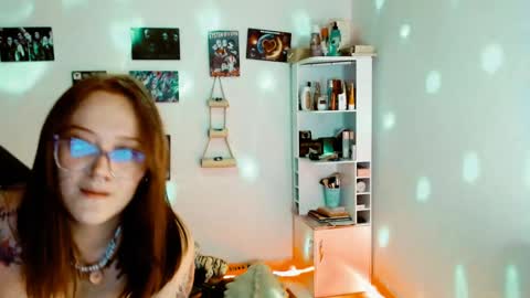 Snapshot of issis_demon chatting on December 2024 05:47:01 AM Yiz online show from December 2024 05:47:01 AM