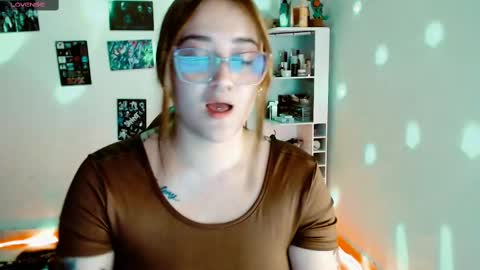 Snapshot of issis_demon chatting on February 2025 04:20:01 AM Yiz online show from February 2025 04:20:01 AM