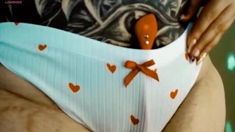 Snapshot of issis_demon chatting on February 2025 07:26:01 AM Yiz online show from February 2025 07:26:01 AM