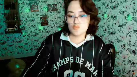 Snapshot of issis_demon chatting on May 2026 11:34:04 PM Yiz online show from May 2026 11:34:04 PM