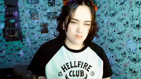Snapshot of issis_demon chatting on May 2026 03:26:01 AM Yiz online show from May 2026 03:26:01 AM