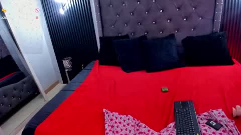 Snapshot of issis_smith chatting on September 2025 08:32:01 PM issis_smith online show from September 2025 08:32:01 PM