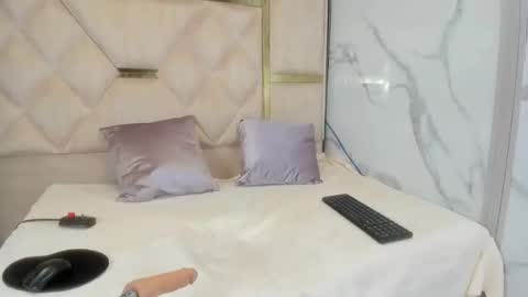 Issys online show from January 2026 01:53:02 AM