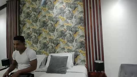 Italo Moore online show from September 2025 11:11:01 AM