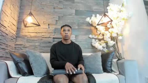 Italo Moore online show from October 2025 11:49:02 AM