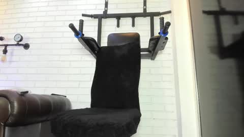 Italo Moore online show from November 2025 11:43:02 AM