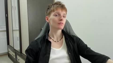 Snapshot of ithan_red chatting on December 2025 06:52:01 AM Ethan online show from December 2025 06:52:01 AM