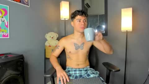 Snapshot of ithan_salvatore chatting on March 2026 01:04:02 PM Ithan and Friends online show from March 2026 01:04:02 PM