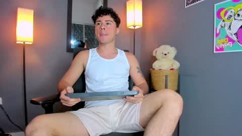 Snapshot of ithan_salvatore chatting on March 2026 01:20:02 AM Ithan and Friends online show from March 2026 01:20:02 AM