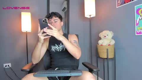 Snapshot of ithan_salvatore chatting on March 2026 08:20:02 PM Ithan and Friends online show from March 2026 08:20:02 PM