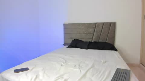 Snapshot of ithan_salvatore chatting on April 2026 12:59:01 AM Ithan and Friends online show from April 2026 12:59:01 AM