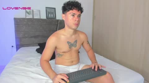 Snapshot of ithan_salvatore chatting on April 2026 11:25:02 AM Ithan and Friends online show from April 2026 11:25:02 AM