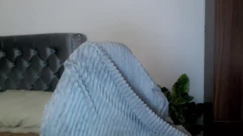 Snapshot of its_me_cora chatting on March 2025 08:44:01 AM Cora online show from March 2025 08:44:01 AM