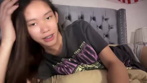 Snapshot of its_me_cora chatting on September 2025 09:00:02 AM Cora online show from September 2025 09:00:02 AM