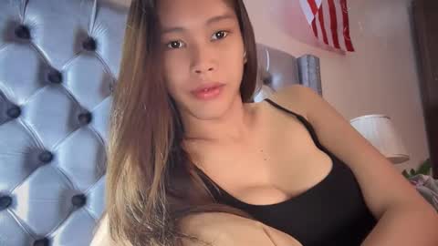 Snapshot of its_me_cora chatting on October 2025 08:21:01 AM Cora online show from October 2025 08:21:01 AM