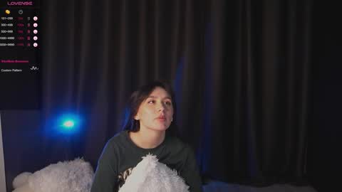 Snapshot of its_sophie chatting on November 2025 09:17:01 PM Sophie online show from November 2025 09:17:01 PM