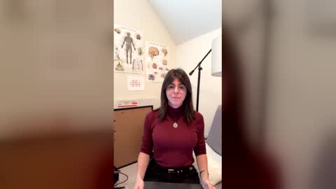 Snapshot of itschloelaurent chatting on May 2026 08:04:02 PM itschloelaurent online show from May 2026 08:04:02 PM