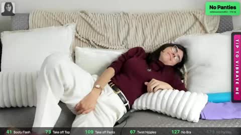 Snapshot of itschloelaurent chatting on May 2026 06:28:02 PM itschloelaurent online show from May 2026 06:28:02 PM