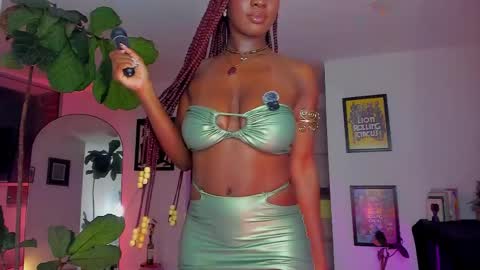 Snapshot of itslau_ chatting on March 2026 02:46:01 AM lau online show from March 2026 02:46:01 AM