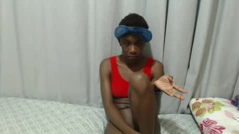 Laynne online show from October 2025 02:27:02 PM