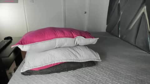 Snapshot of itsmoon_swt_ chatting on April 2026 05:52:02 PM Moon online show from April 2026 05:52:02 PM