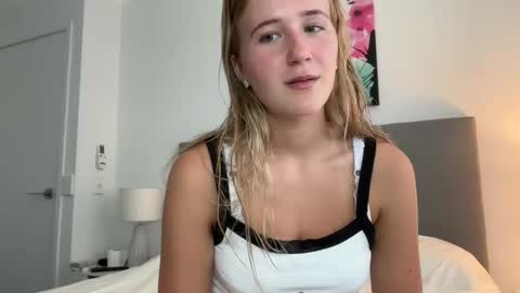 Snapshot of itsssosierra chatting on December 2024 03:19:01 AM  Sierra  online show from December 2024 03:19:01 AM