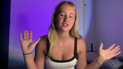 Snapshot of itsssosierra chatting on March 2025 09:27:02 AM  Sierra  online show from March 2025 09:27:02 AM