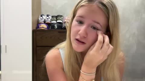 Snapshot of itsssosierra chatting on October 2025 12:00:02 AM  Sierra  online show from October 2025 12:00:02 AM