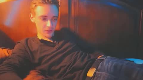 Snapshot of itzd123 chatting on April 2026 04:04:01 AM itzd123 online show from April 2026 04:04:01 AM