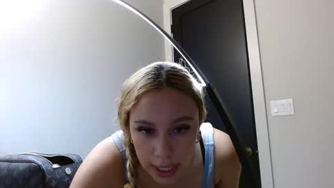 Snapshot of itzjayxo chatting on April 2026 07:23:01 PM Jay online show from April 2026 07:23:01 PM