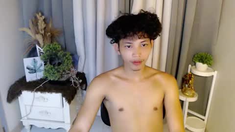 Snapshot of itzme_curlyalvin chatting on April 2026 12:28:02 PM alvin pandoy online show from April 2026 12:28:02 PM