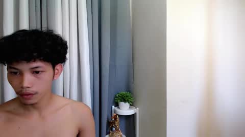 Snapshot of itzme_curlyalvin chatting on April 2026 02:02:01 AM alvin pandoy online show from April 2026 02:02:01 AM