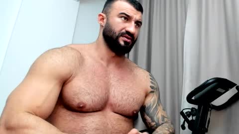 iustinmucle95 online show from December 2024 03:47:02 AM