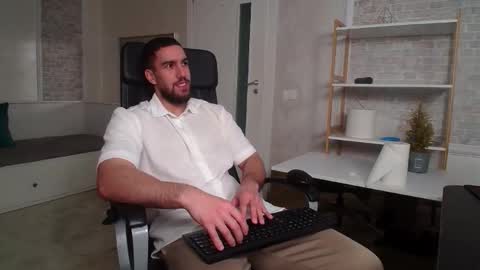 Snapshot of ivanhydee chatting on November 2025 05:53:02 AM IvanHydee online show from November 2025 05:53:02 AM