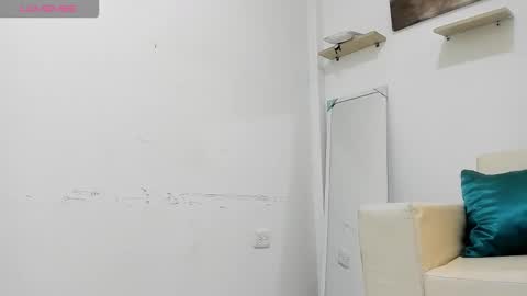 Ivon online show from November 2025 12:05:01 PM