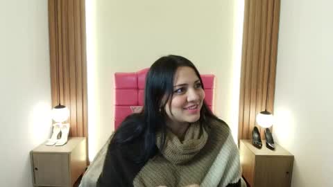 I V O N N E R O S S online show from February 2026 12:06:02 PM