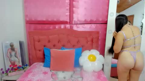 Ivonny online show from November 2025 11:00:01 AM