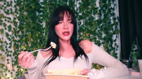 Miss Ivy online show from December 2024 05:00:01 PM