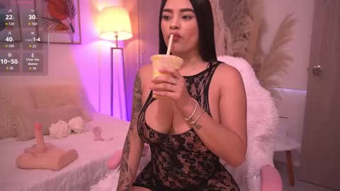 Annie online show from November 2025 08:41:01 PM